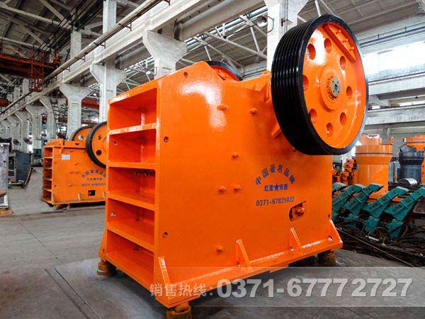 矽線(xiàn)石顎式破碎機(jī)