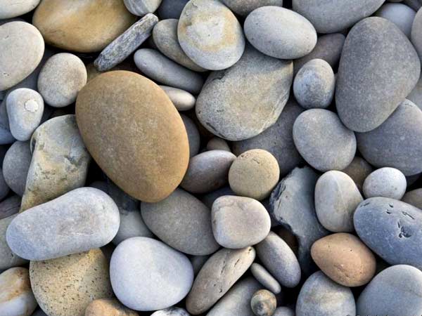 破鵝卵石選哪種破碎石機好？