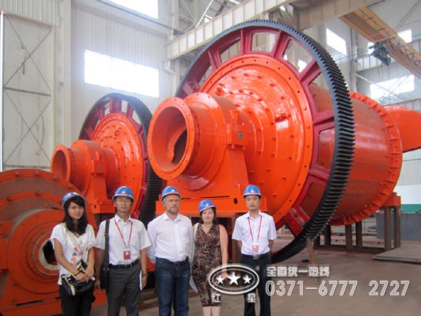 紅星鋼渣球磨機生產(chǎn)廠區(qū)