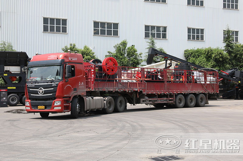 時(shí)產(chǎn)200噸圓錐破碎機(jī)發(fā)貨現(xiàn)場(chǎng) 時(shí)產(chǎn)200噸圓錐破碎機(jī)發(fā)貨現(xiàn)場(chǎng)