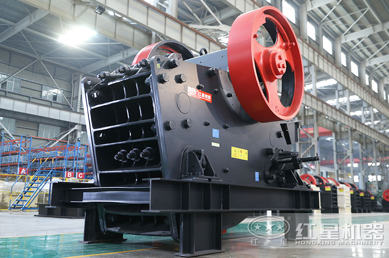 大型破碎石頭的機(jī)器叫什么？有哪些？附圖片