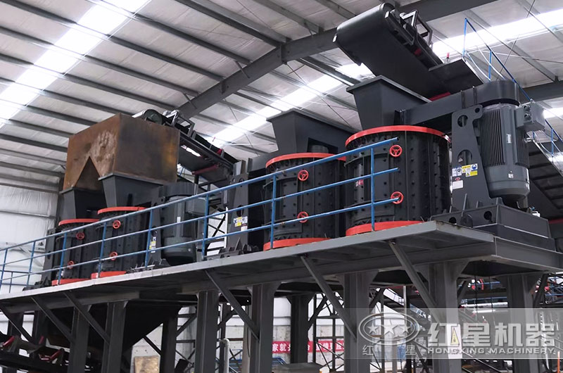 多臺(tái)復(fù)合式破碎機(jī)聯(lián)合作業(yè) 多臺(tái)復(fù)合式破碎機(jī)聯(lián)合作業(yè)