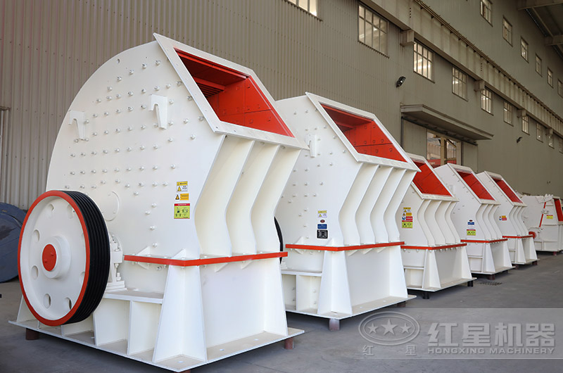 PCZ重錘式破碎機(jī)進(jìn)料口大，石料可一次破碎成型