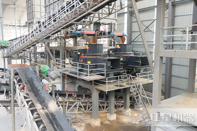 粗砂打成細(xì)沙生產(chǎn)現(xiàn)場 粗砂打成細(xì)沙生產(chǎn)現(xiàn)場