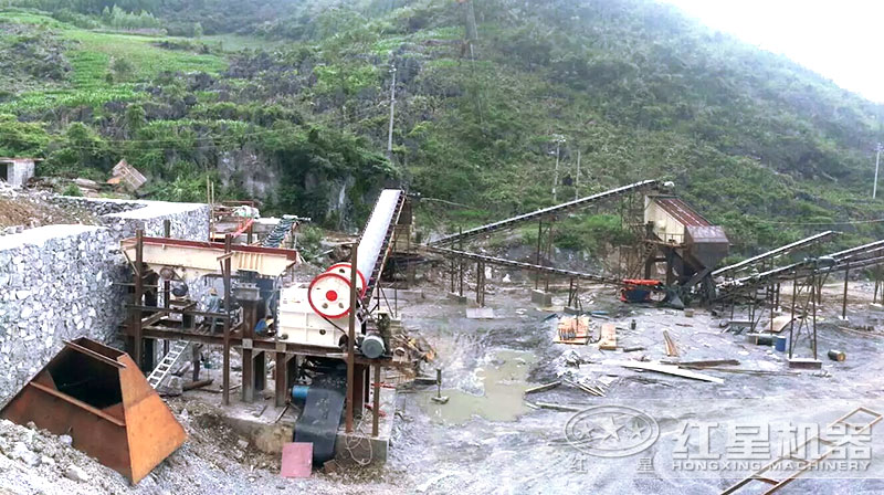 顎式破碎機細碎加工作業(yè)現(xiàn)場 顎式破碎機細碎加工作業(yè)現(xiàn)場