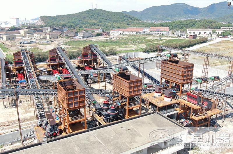 時(shí)產(chǎn)3000噸的破碎機(jī)工作現(xiàn)場圖片 時(shí)產(chǎn)3000噸的破碎機(jī)工作現(xiàn)場圖片