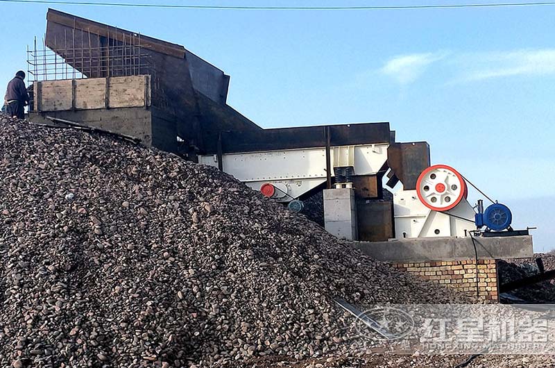 鄂式碎煤機(jī)作業(yè)現(xiàn)場(chǎng)圖片 鄂式碎煤機(jī)作業(yè)現(xiàn)場(chǎng)圖片