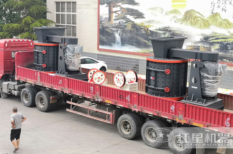 復(fù)合破碎機(jī)裝車發(fā)貨忙不停 復(fù)合破碎機(jī)裝車發(fā)貨忙不停