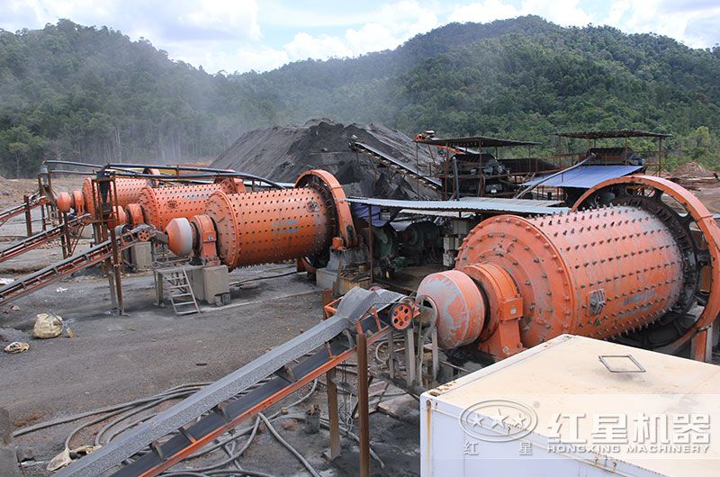 山西客戶鋼球磨煤機(jī)工作現(xiàn)場