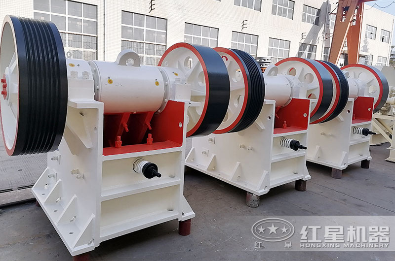 250x750細(xì)顎破碎機(jī)圖片