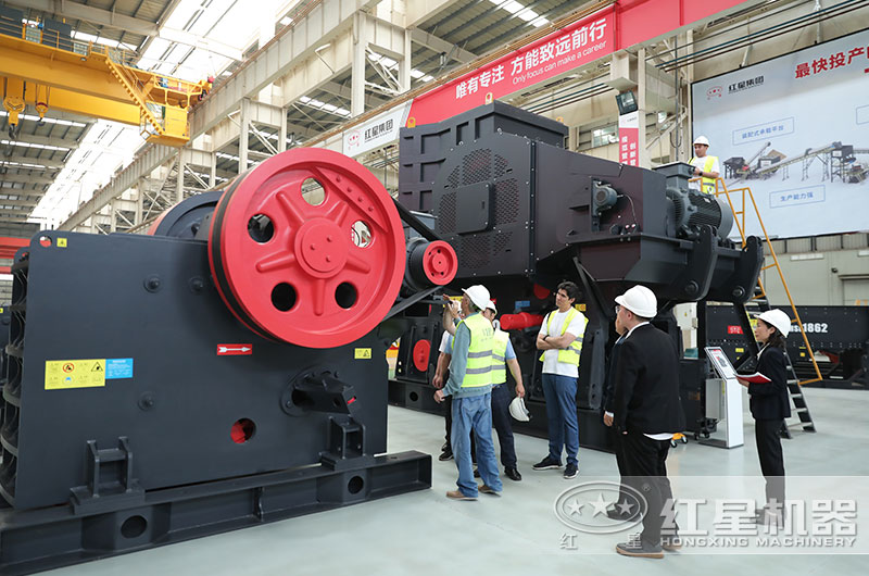 客戶來廠考察鄂破機(jī)設(shè)備 客戶來廠考察鄂破機(jī)設(shè)備