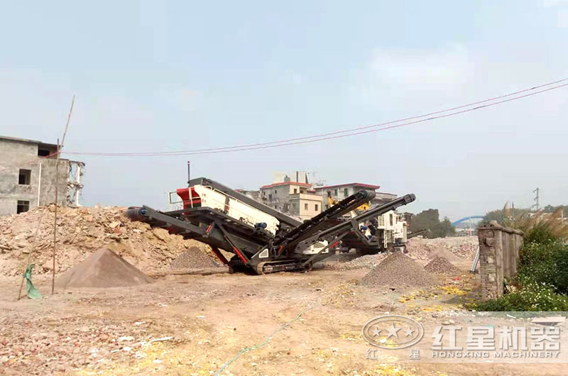 山東客戶移動(dòng)鄂破機(jī)作業(yè)現(xiàn)場(chǎng) 山東客戶移動(dòng)鄂破機(jī)作業(yè)現(xiàn)場(chǎng)