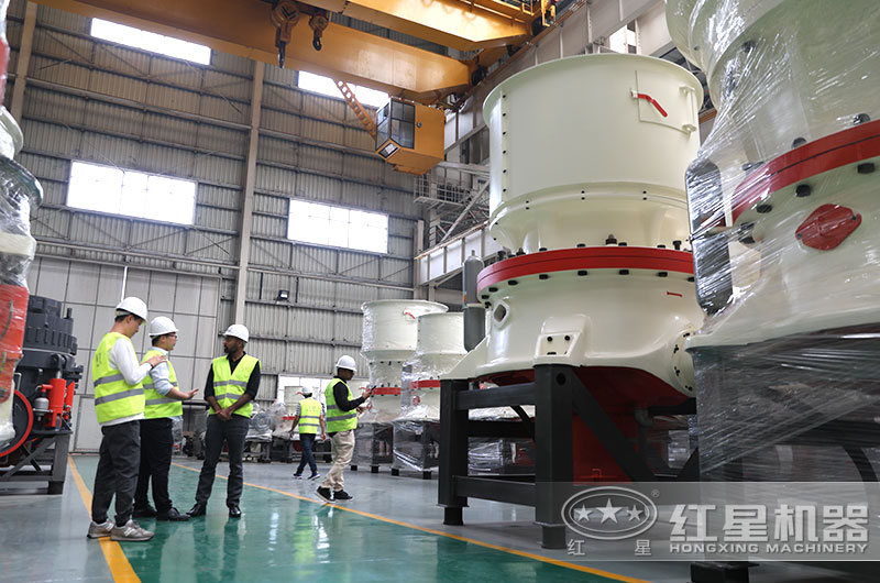 客戶來廠參觀考察大型礦山破碎機 客戶來廠參觀考察大型礦山破碎機