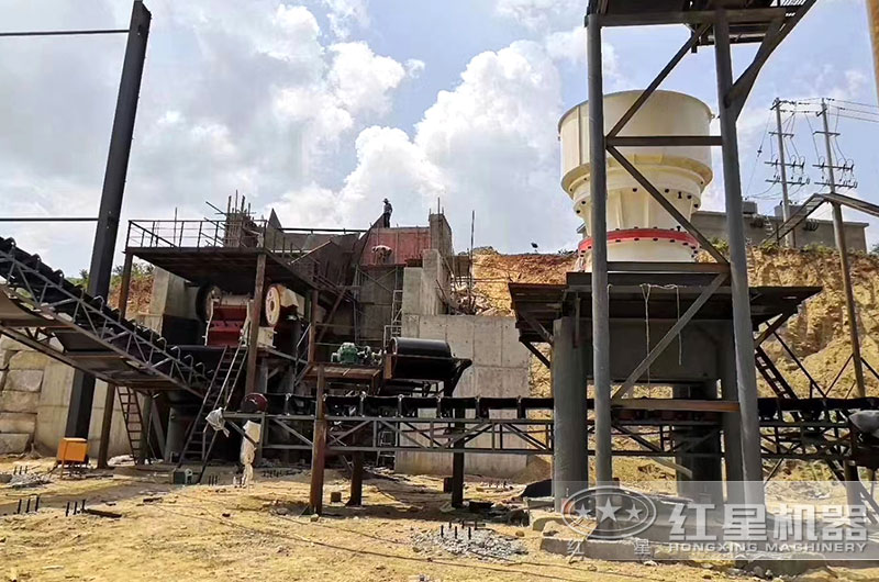 鋁礦石加工現(xiàn)場實(shí)拍圖 鋁礦石加工現(xiàn)場實(shí)拍圖