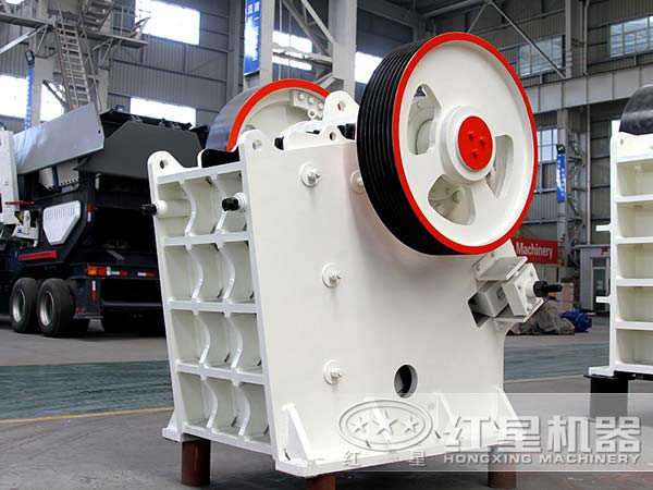 46鄂式碎石機一臺多少錢？預(yù)期產(chǎn)值可達(dá)多少噸？