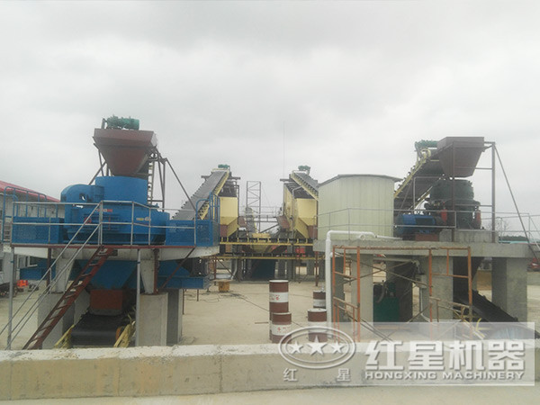 環(huán)保型制砂機(jī)作業(yè)在河南焦作一客戶碎石加工現(xiàn)場(chǎng)