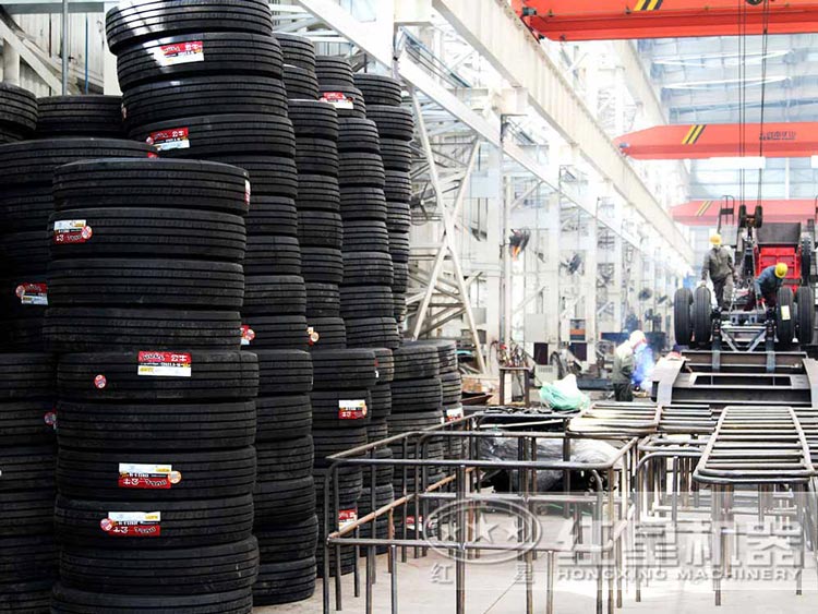 柴油動力移動破碎機(jī)加工車間圖