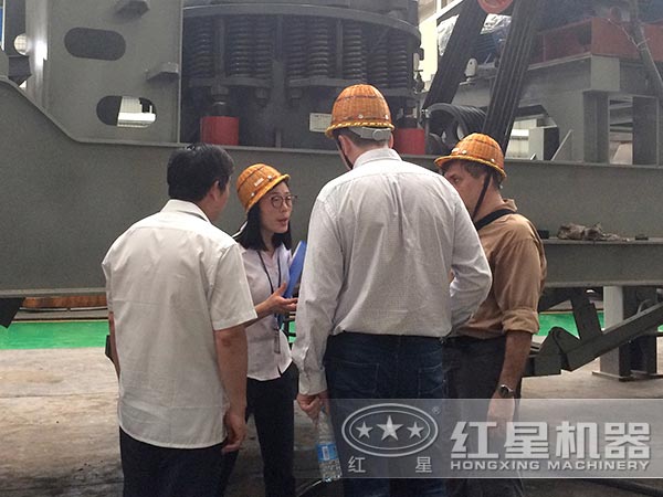 河北時(shí)產(chǎn)100方石料移動(dòng)破碎機(jī)多少錢一臺(tái)，能出多大料？