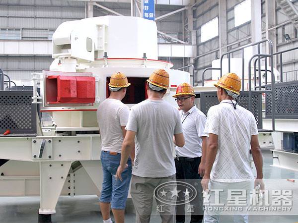 河南新鄉(xiāng)一砂石客戶來(lái)廠參觀考察