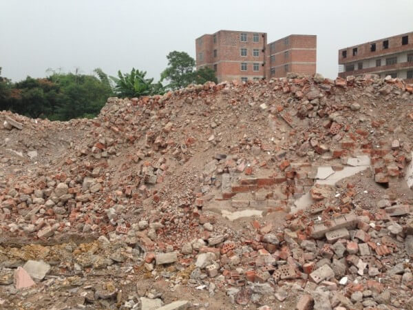 破碎磚渣用什么機(jī)械？建議使用錘式粉碎機(jī)