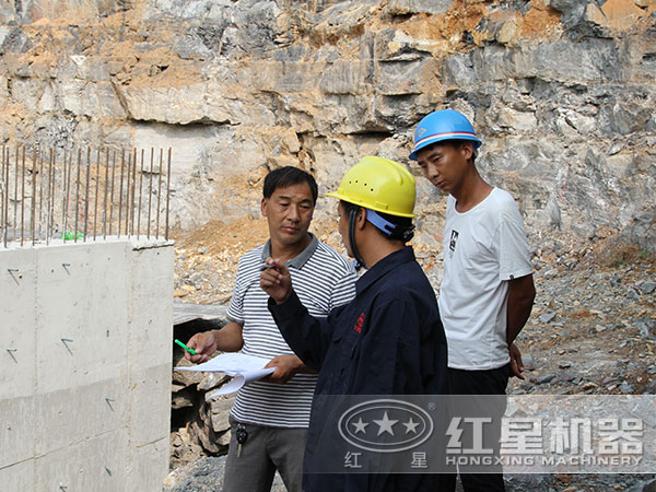 紅星技術(shù)工程師現(xiàn)場(chǎng)指導(dǎo)客戶(hù)