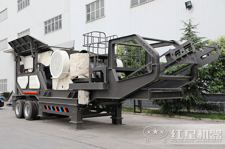小型移動磕石機多少錢？日產(chǎn)能達到百噸以上嗎