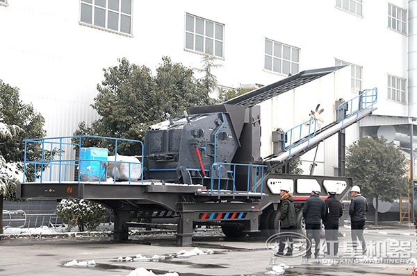 用戶來(lái)紅星參觀考察汽車(chē)流動(dòng)破石機(jī)