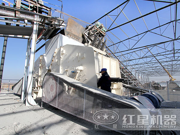 紅星技術經(jīng)理為用戶進行現(xiàn)場指導