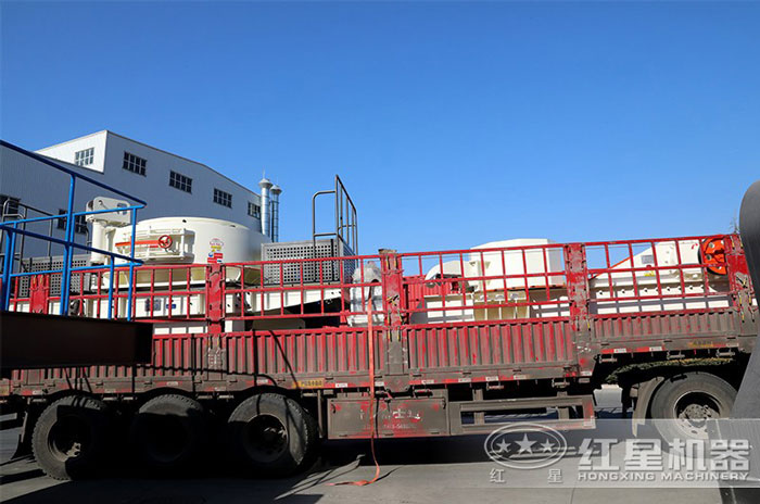大型石料粉碎機裝車發(fā)貨