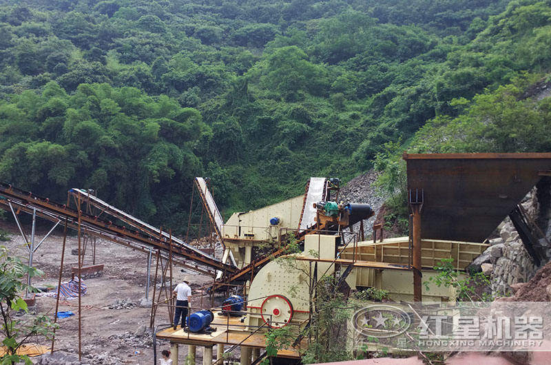 時(shí)產(chǎn)100噸石灰石破碎生產(chǎn)客戶現(xiàn)場