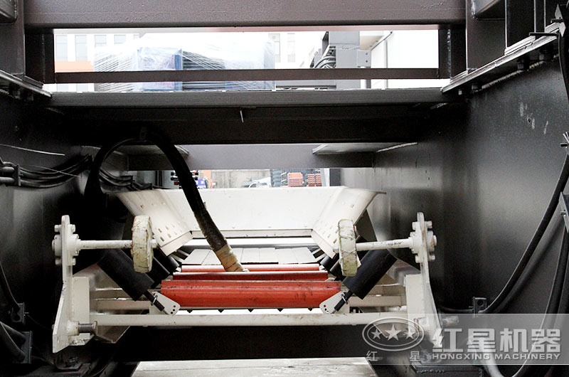 移動(dòng)磚渣粉碎機(jī)內(nèi)部構(gòu)造