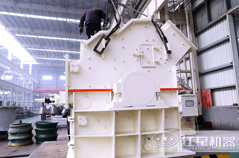 自帶篩分效果的細(xì)碎機(jī)固定裝車