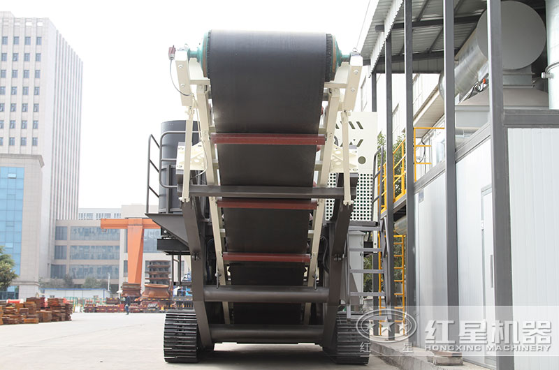 移動石子破碎站已經(jīng)開去躲雨了，您的砂石設(shè)備還泡在水里嗎？