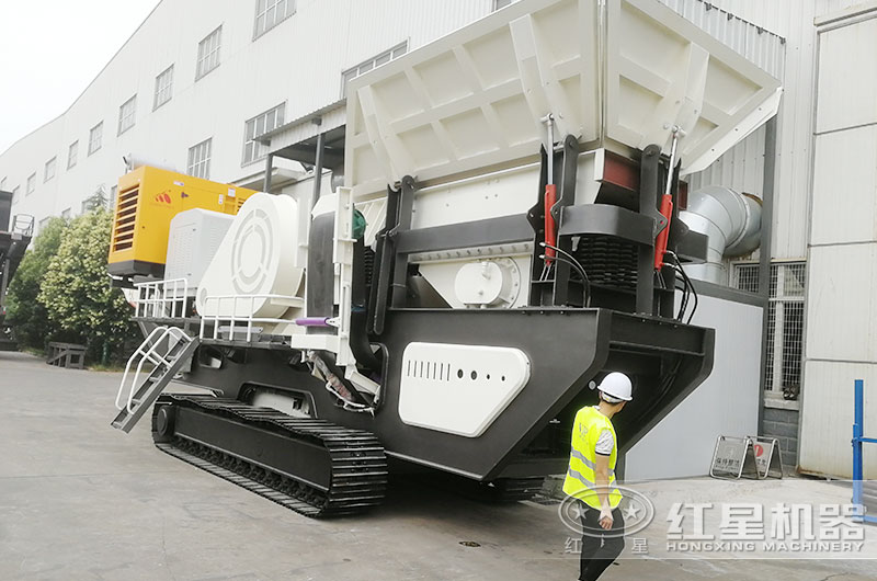 山東的柯先生來廠認真考察石料廠破碎設(shè)備