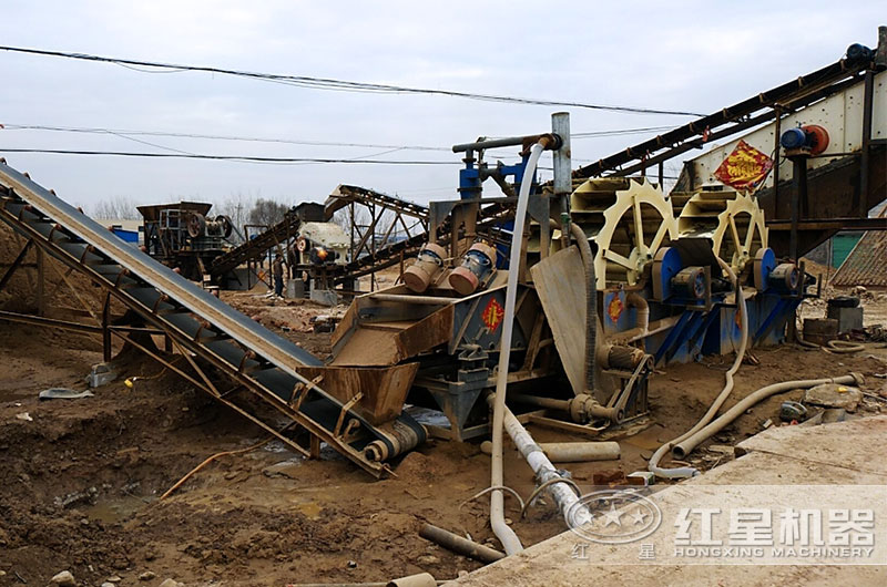 價格實惠的紅星移動沙子破碎機現(xiàn)場