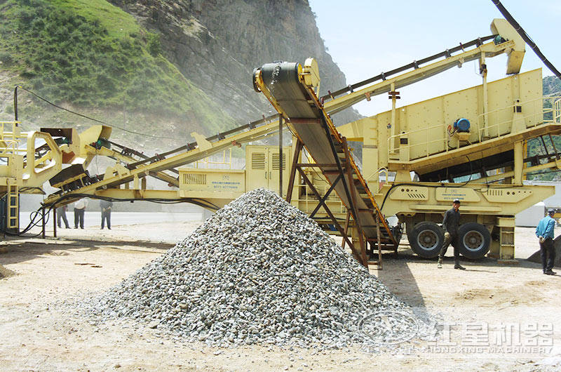 廣東大型移動(dòng)破碎機(jī)生產(chǎn)青石石子現(xiàn)場