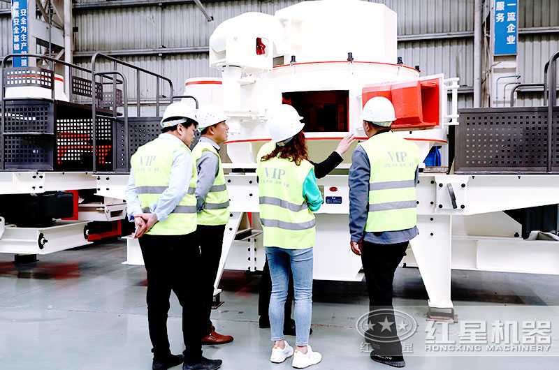 山東濱州用戶(hù)來(lái)廠參觀固定制砂機(jī)