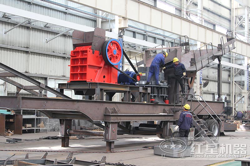 四合一移動石子碎石機(jī)生產(chǎn)車間