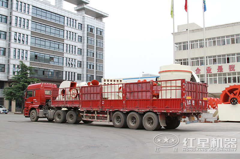 紅星石灰石雷蒙磨設備發(fā)貨現(xiàn)場