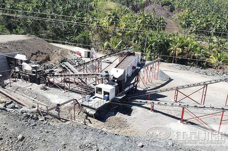 兩臺移動碎石機聯(lián)合作業(yè)現(xiàn)場