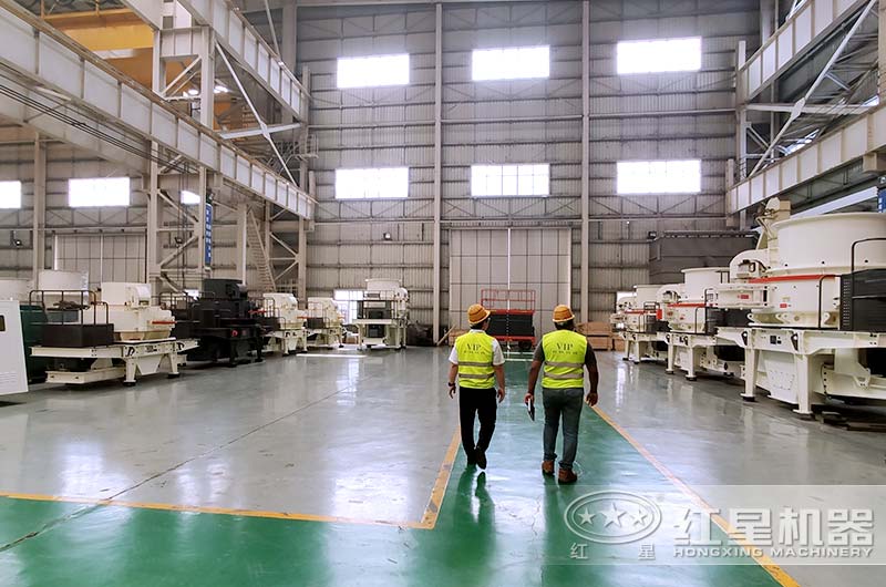 遼寧本溪用戶(hù)來(lái)廠考察選購(gòu)河石碎沙機(jī)