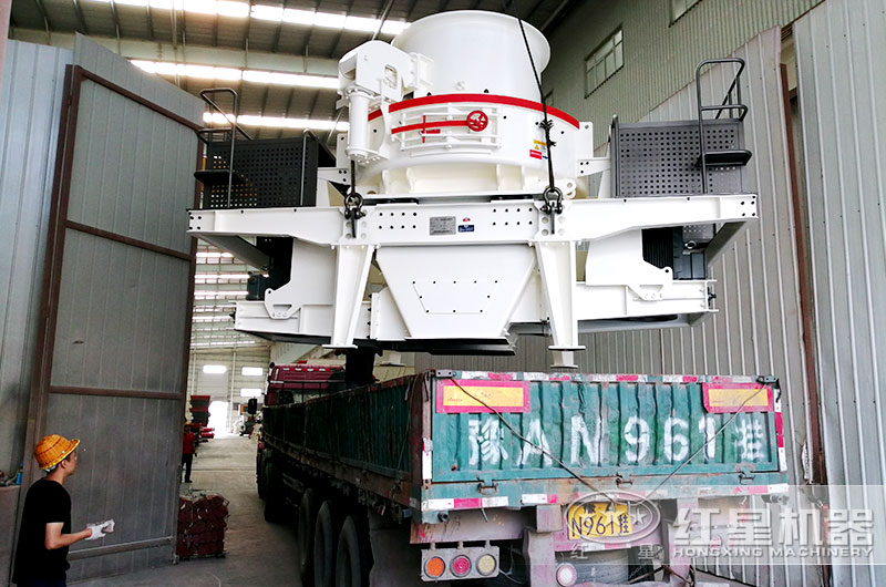 石子整形機裝車固定，即將發(fā)往陜西西安