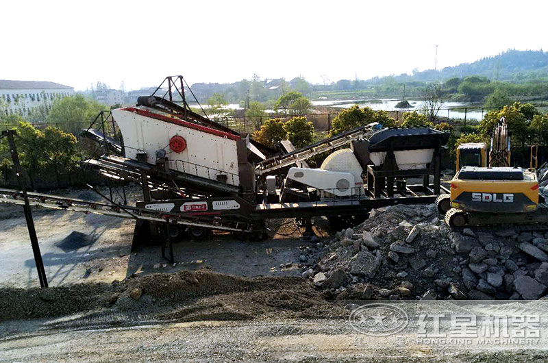 一次成型移動(dòng)錘式破碎機(jī)生產(chǎn)現(xiàn)場