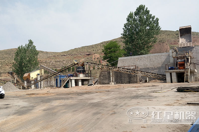 破碎玄武巖用什么機(jī)器好？整條生產(chǎn)線還需要哪些設(shè)備？