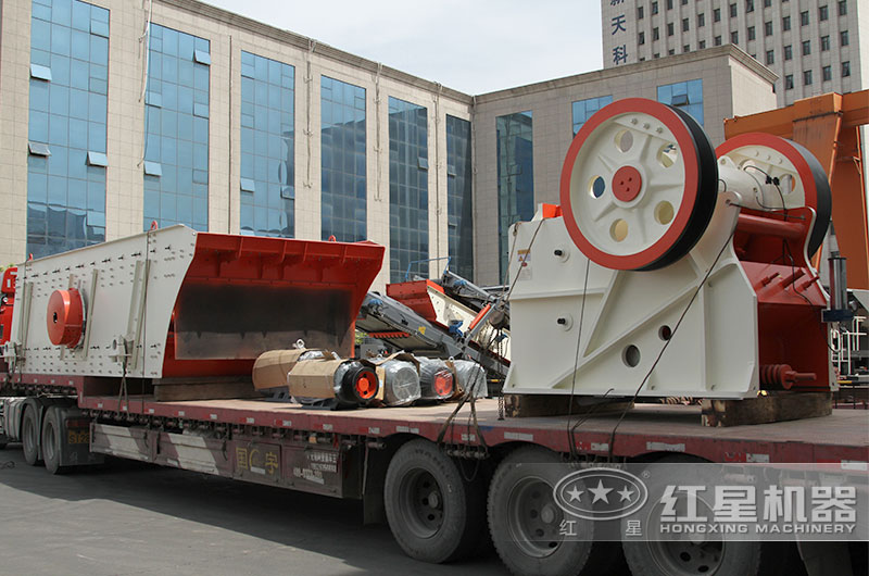 客戶訂購(gòu)的顎式破碎機(jī)準(zhǔn)備發(fā)貨