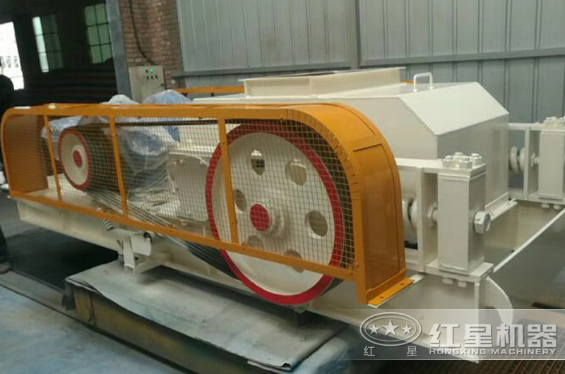 泥土對(duì)輥粉碎機(jī)設(shè)備展示