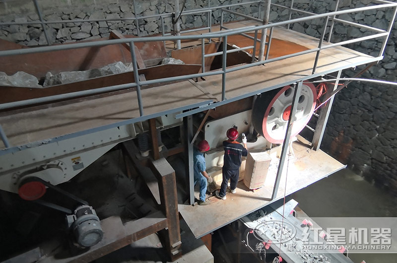 瀝青混凝土用輝綠巖還是玄武巖？鄂式破碎機碎輝綠巖怎樣？